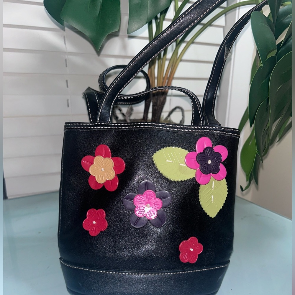 Liz Claiborne Flower bucket bag
